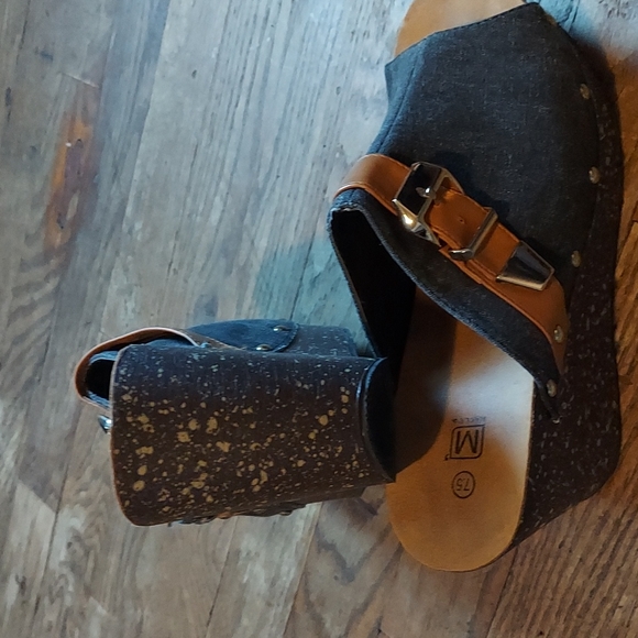 M&M 4 for $12 Shoes - Picture 4 of 9